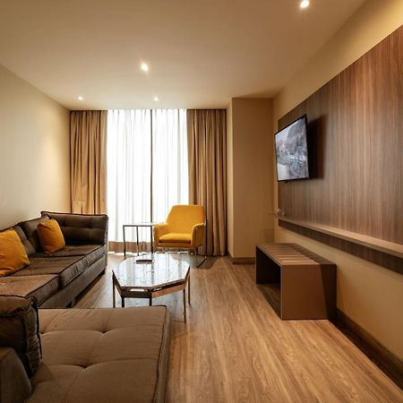 Camino Real Fashion Drive Monterrey San Pedro Garza Garcia Exterior foto Living room of a suite