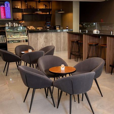 Camino Real Fashion Drive Monterrey San Pedro Garza Garcia Exterior foto The lounge at the airport