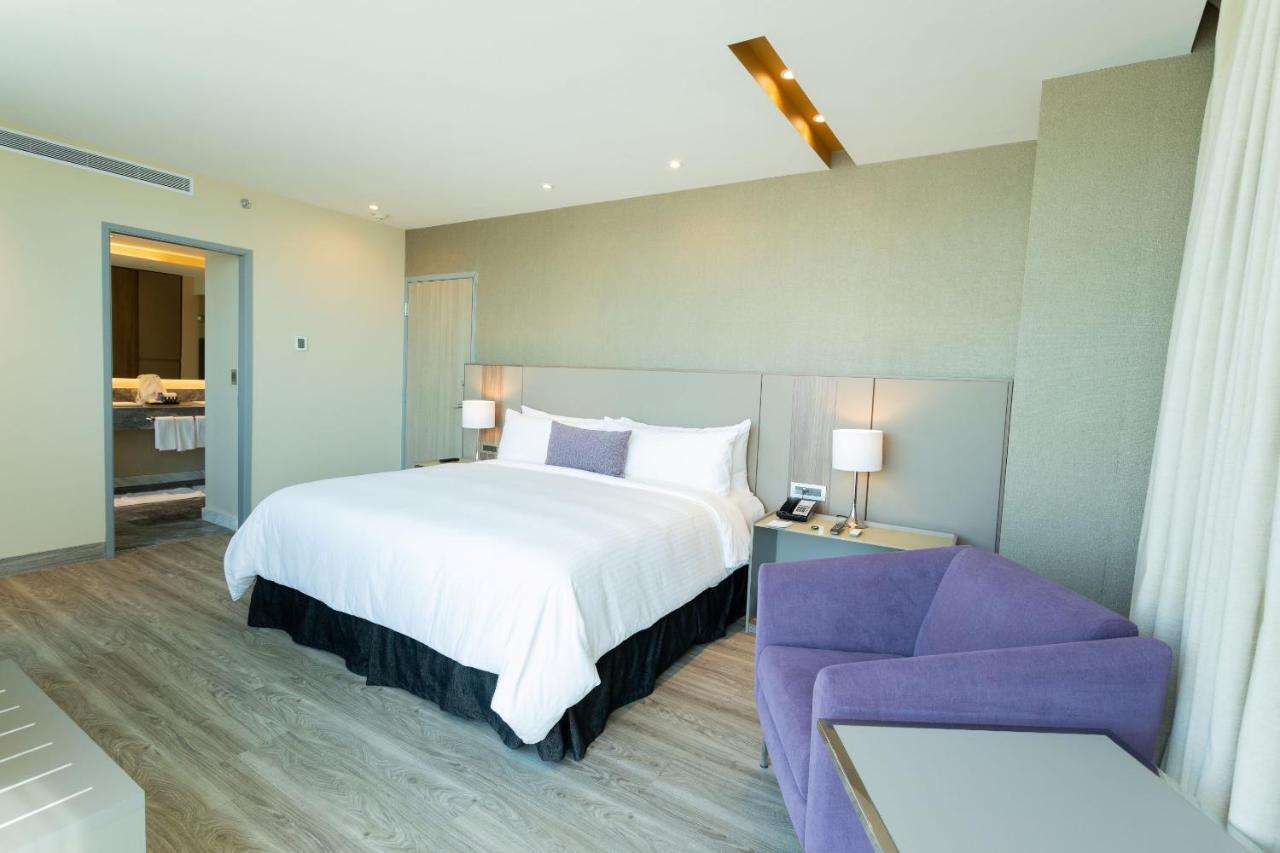 Camino Real Fashion Drive Monterrey San Pedro Garza Garcia Exterior foto A bedroom at the hotel