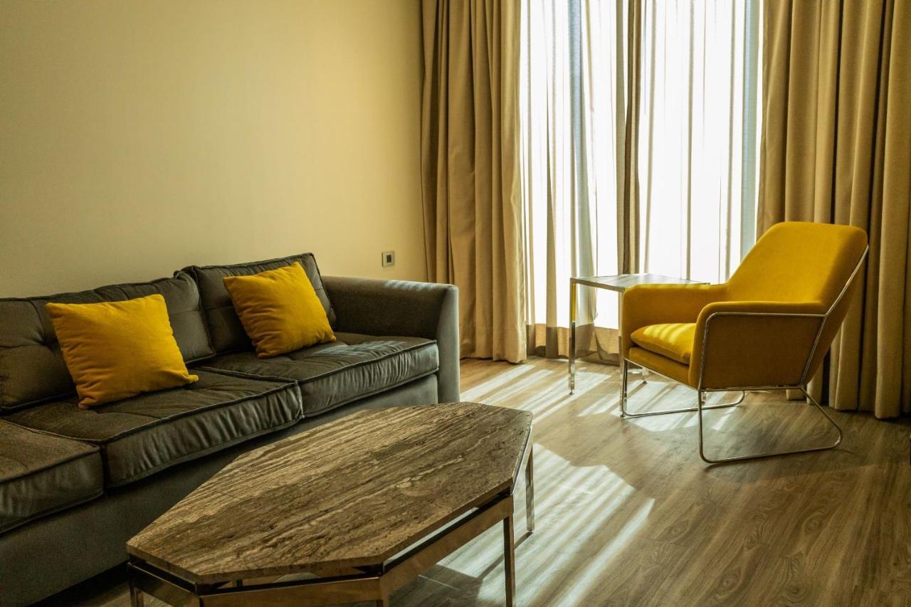 Camino Real Fashion Drive Monterrey San Pedro Garza Garcia Exterior foto A living room at the hotel