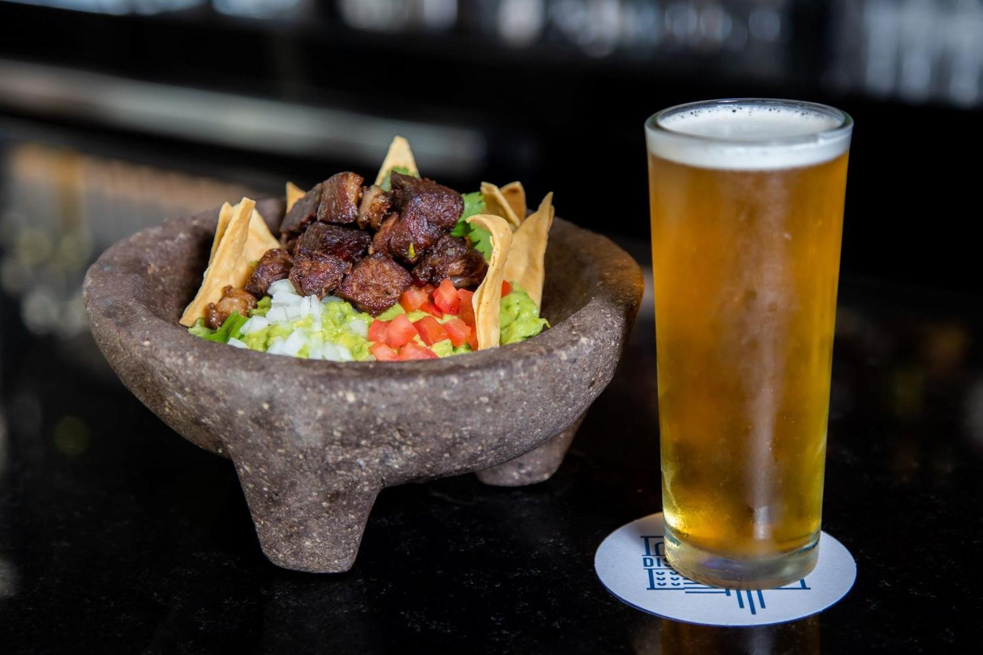 Camino Real Fashion Drive Monterrey San Pedro Garza Garcia Exterior foto Beer and guacamole