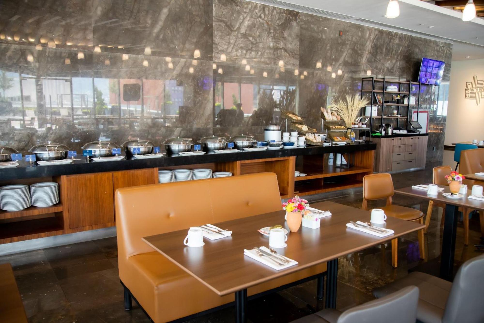 Camino Real Fashion Drive Monterrey San Pedro Garza Garcia Exterior foto The buffet at the lounge