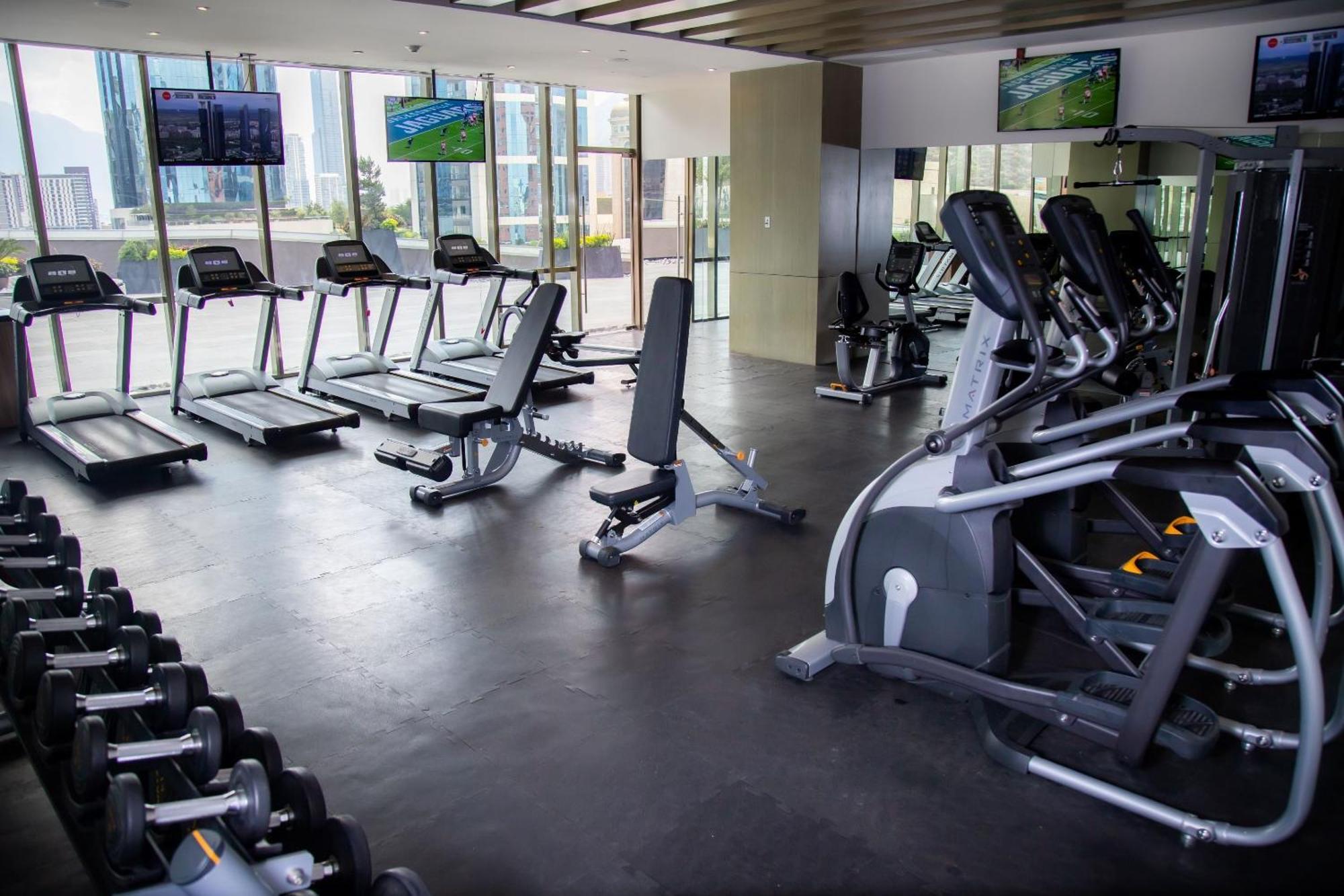Camino Real Fashion Drive Monterrey San Pedro Garza Garcia Exterior foto A gym in a hotel